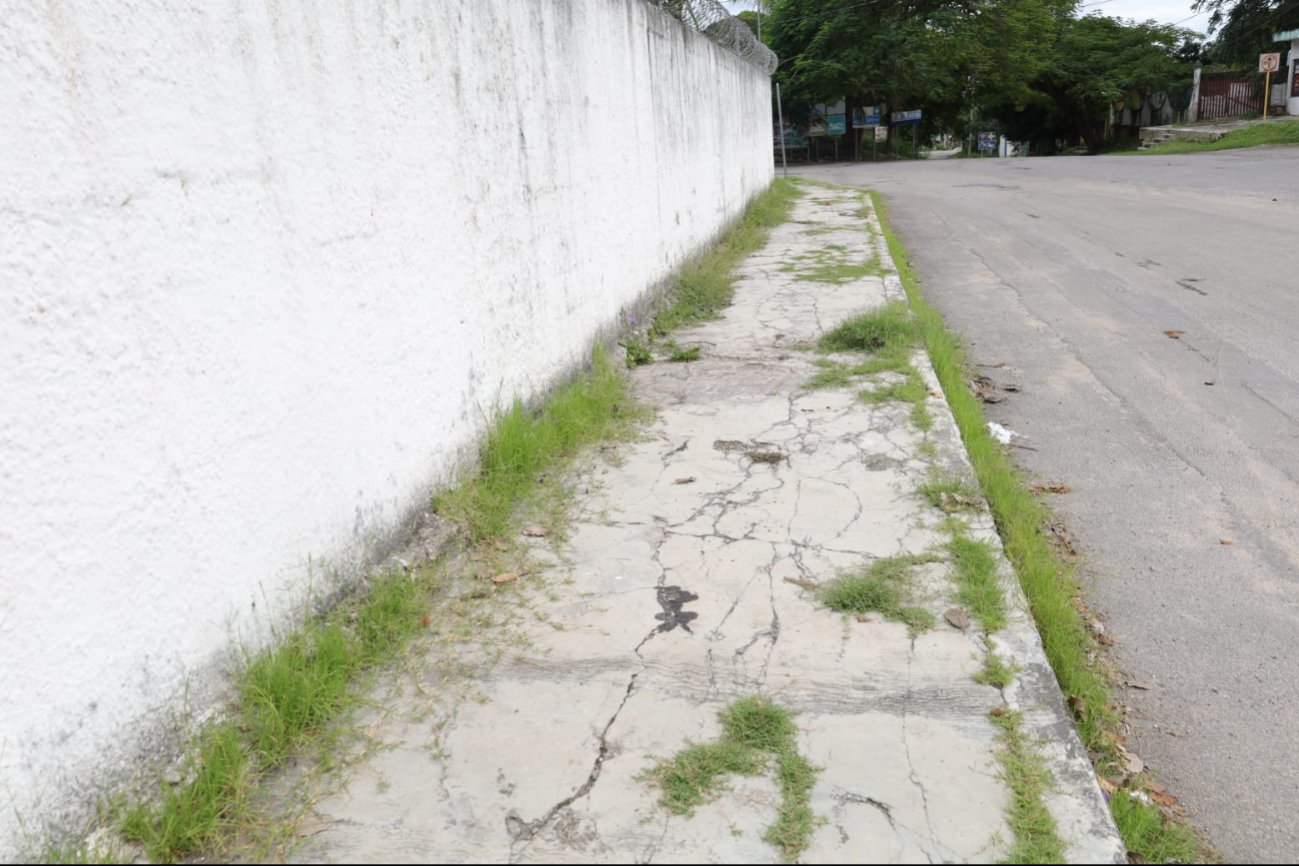 Calles en Calderitas están en necesidad de ser renovadas. Calles en Calderitas están en necesidad de ser renovadas.