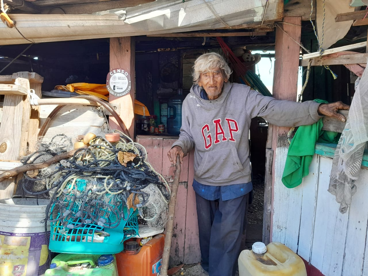 En Carmen buscan reubicar a Don Basilio, abuelito de casi 100 años ante el riesgo de colapso de su vivienda