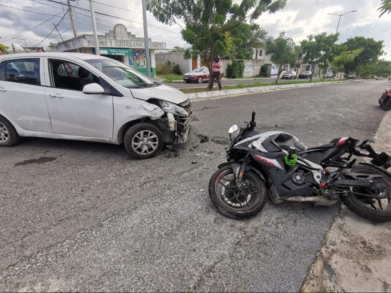 El conductor del automóvil fue detenido. El conductor del automóvil fue detenido.