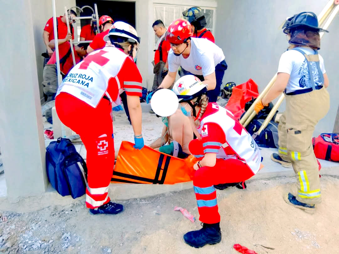   Salvan a dos trabajadores inconscientes del interior de una cisterna   en Cancún