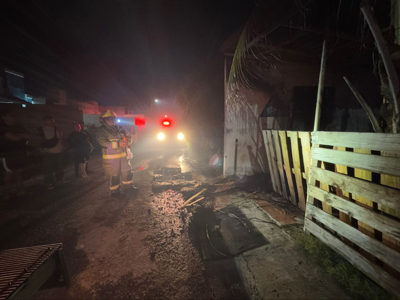 La casa quedó completamente calcinada, dejando a la familia sin hogar La casa quedó completamente calcinada, dejando a la familia sin hogar