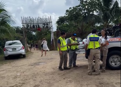 Mal doblaje de paracaídas provoca aterrizaje forzoso de dos personas en Playa del Carmen 