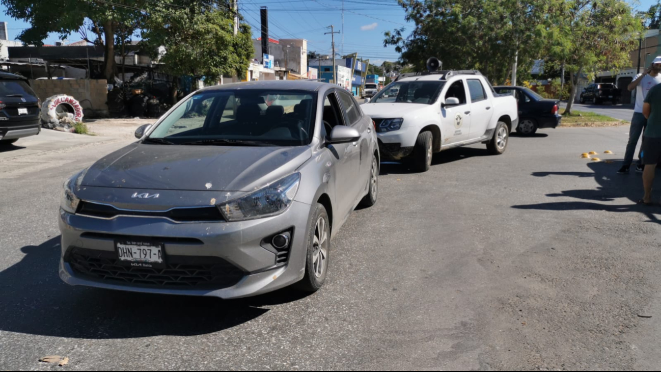 Choque en avenida Casa de Justicia provoca larga fila de vehículos en Campeche