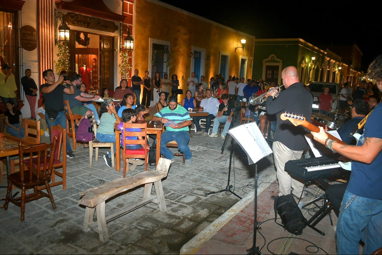 La presentación de Juum Jazz cautivó a los ciudadanos con los ritmos del baterista, saxofonista, bajista y tecladista La presentación de Juum Jazz cautivó a los ciudadanos con los ritmos del baterista, saxofonista, bajista y tecladista