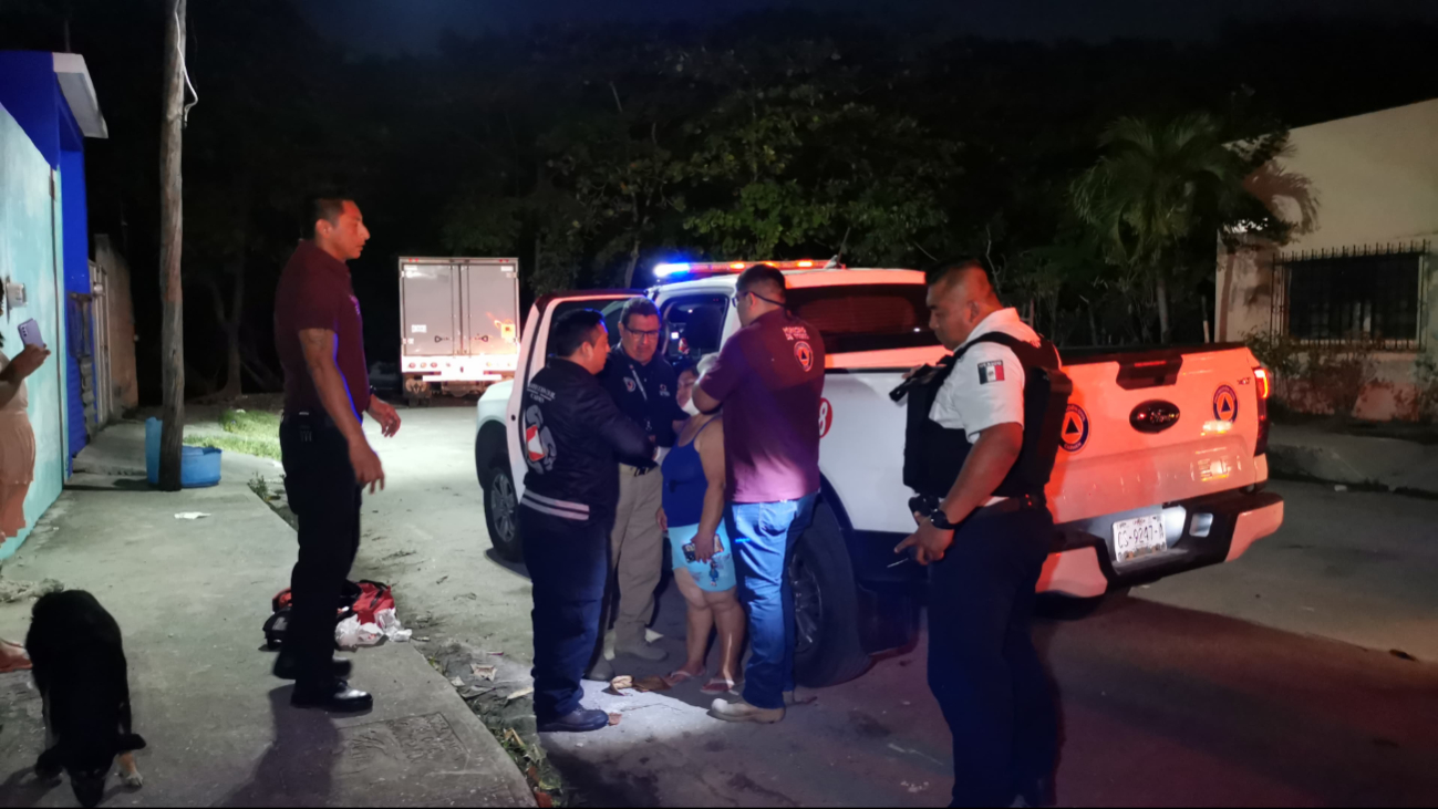 A la escena, elementos policíacos arribaron para proporcionar ayuda. A la escena, elementos policíacos arribaron para proporcionar ayuda.