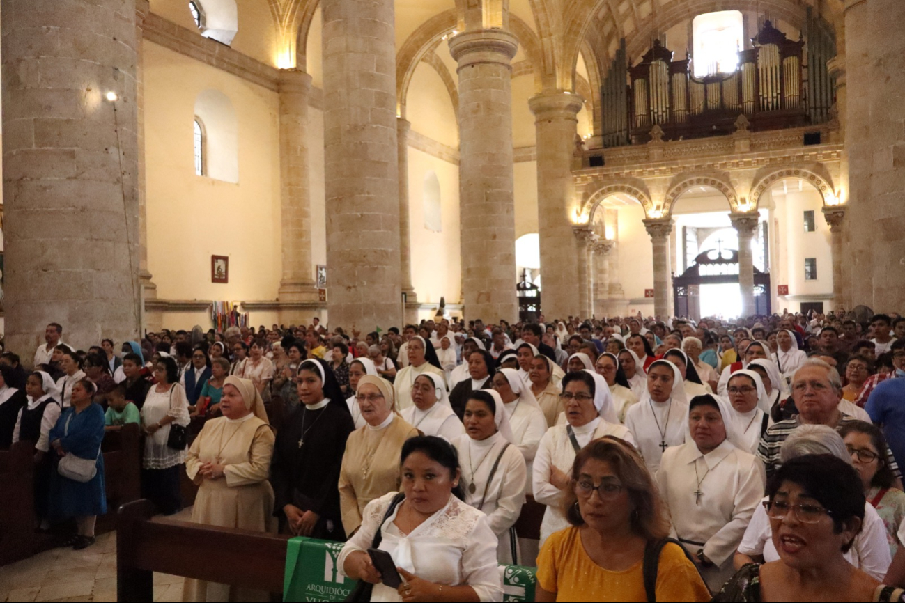 Hubo gran afluencia de personas en la misa en la Catedral de Mérida Hubo gran afluencia de personas en la misa en la Catedral de Mérida