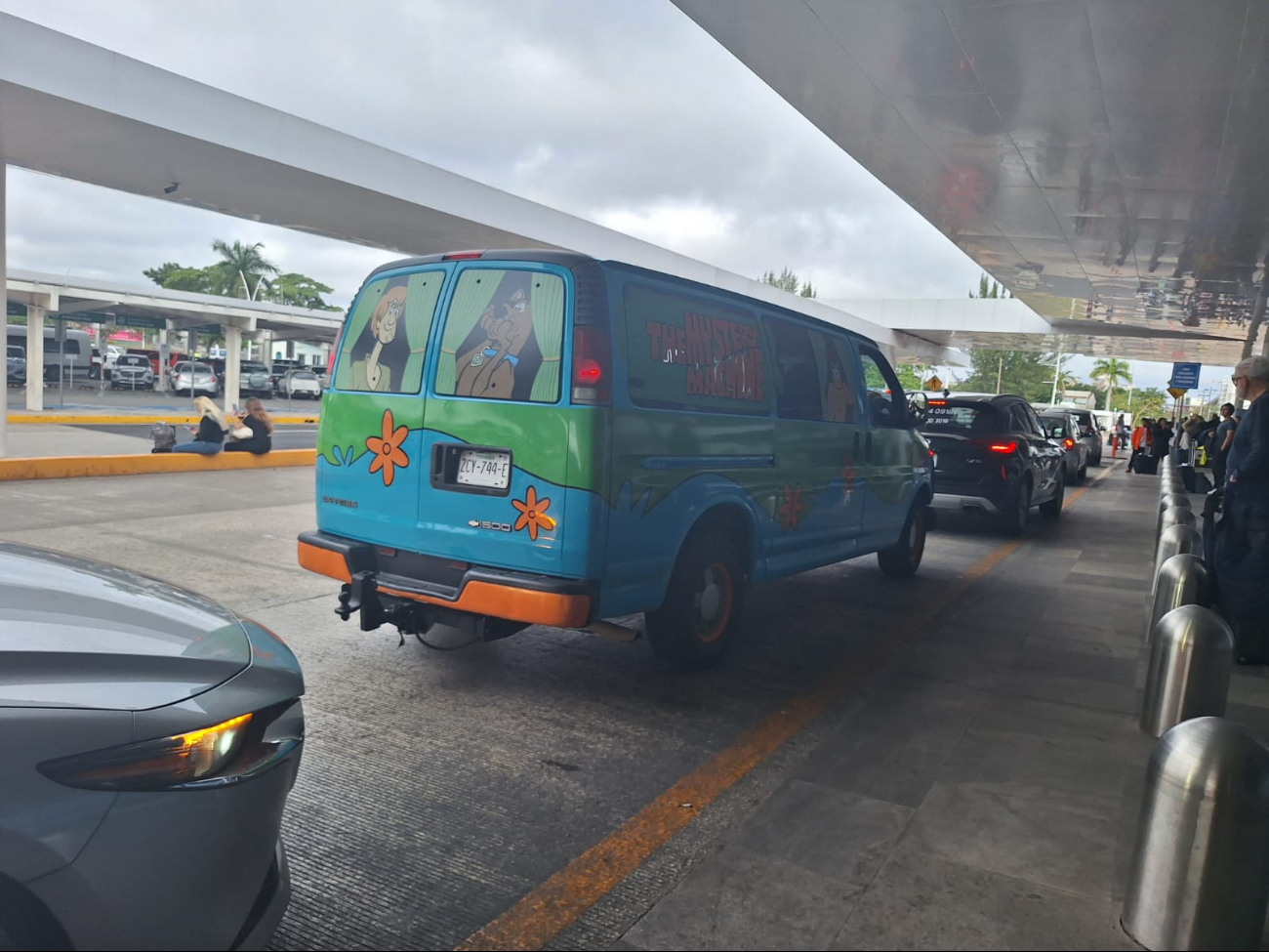 La camioneta es una réplica de la Máquina del Misterio La camioneta es una réplica de la Máquina del Misterio