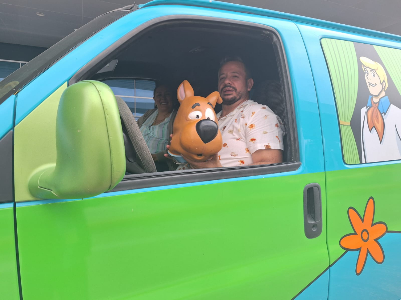 Aeropuerto de Mérida recibe a la Máquina del Misterio de Scooby Doo