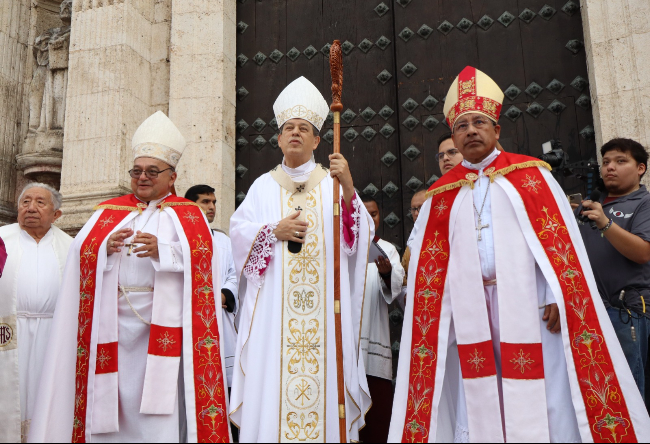 La imagen del Santo Cristo de las Ampollas encabezó la procesión La imagen del Santo Cristo de las Ampollas encabezó la procesión