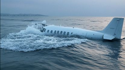 Avión del Club de Aviación Jazirah se estrella en medio del mar; hay dos muertos