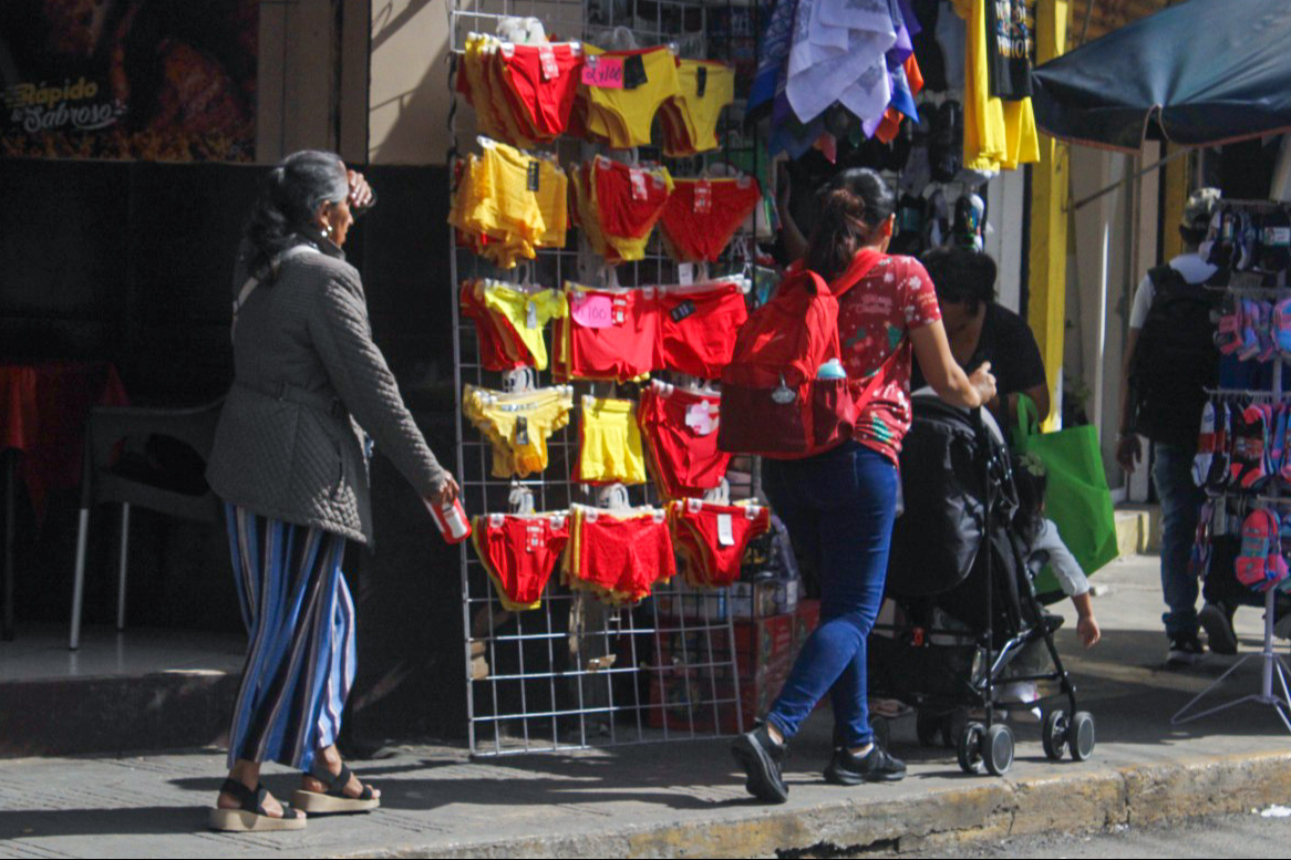 Los precios de la prenda van desde 100 pesos por unidad hasta promociones de dos por 70 pesos.