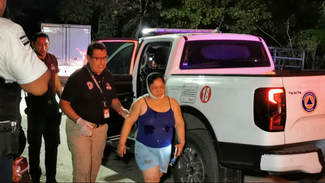 Paramédicos atendieron las heridas de la mujer víctima en cuestión. Paramédicos atendieron las heridas de la mujer víctima en cuestión.
