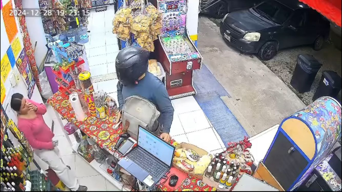 El siniestro dejó en un aparente estado de shock a la empleada. El siniestro dejó en un aparente estado de shock a la empleada.