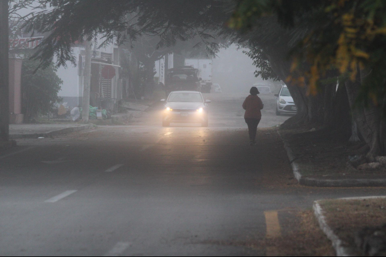 La niebla provocó poca visibilidad al tránsito vehicular La niebla provocó poca visibilidad al tránsito vehicular