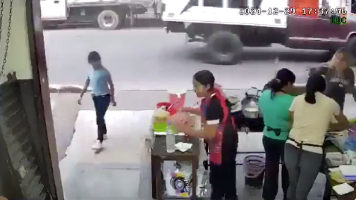 Fiscalía de Veracruz detiene a Jasmín “N”, acusada de lanzar aceite caliente a una vendedora en Xalapa Fiscalía de Veracruz detiene a Jasmín “N”, acusada de lanzar aceite caliente a una vendedora en Xalapa