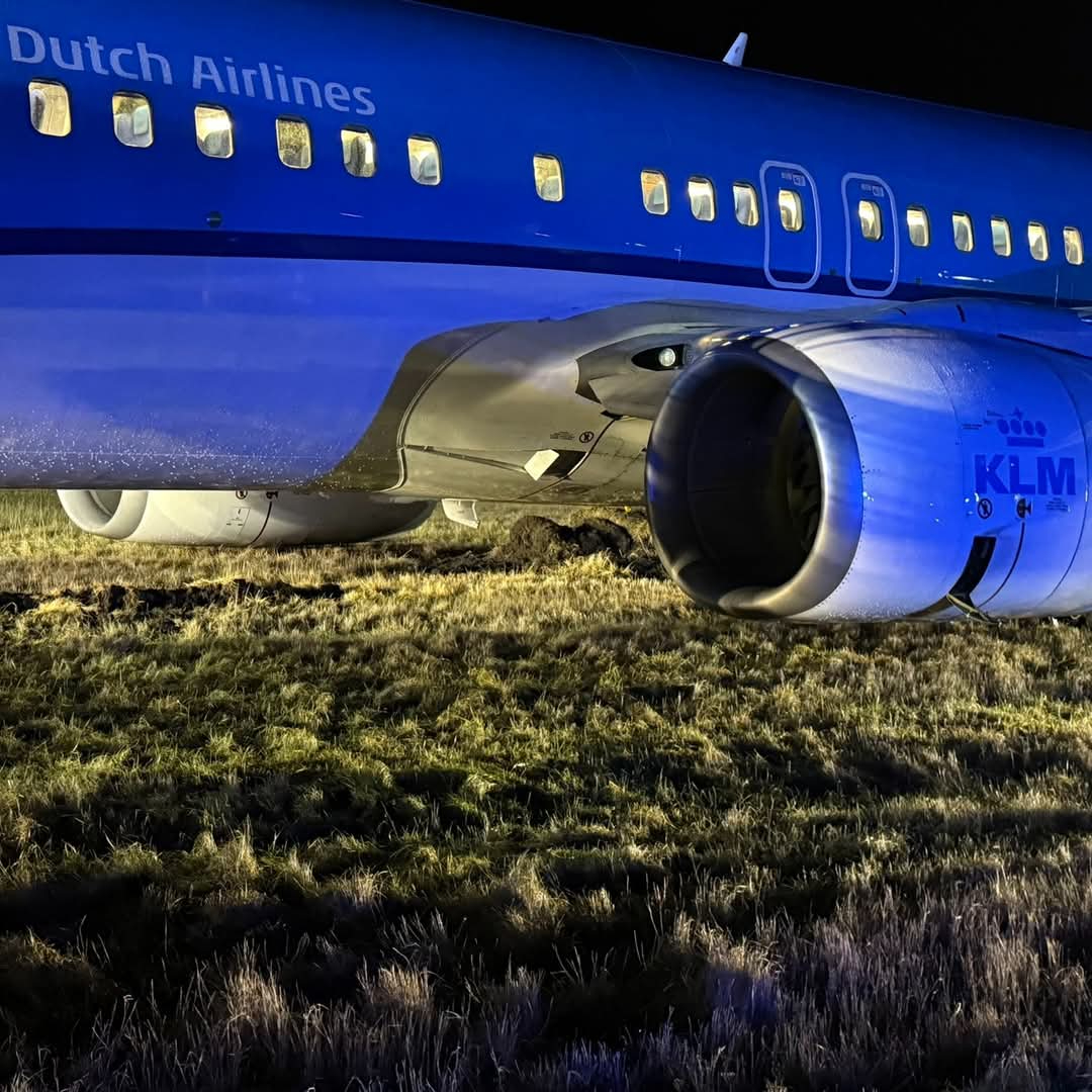 Un avión que se salió de la pista en Oslo, Noruega Un avión que se salió de la pista en Oslo, Noruega