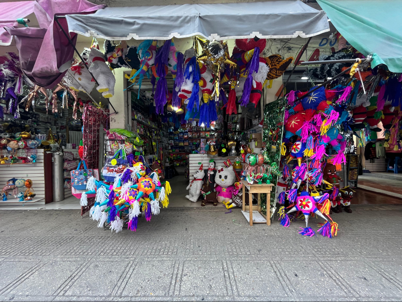 Desde inicios de mes, comercios de la calle 65 del Centro de Mérida, ha registrado ventas gracias a personas que anticipan sus compras Desde inicios de mes, comercios de la calle 65 del Centro de Mérida, ha registrado ventas gracias a personas que anticipan sus compras