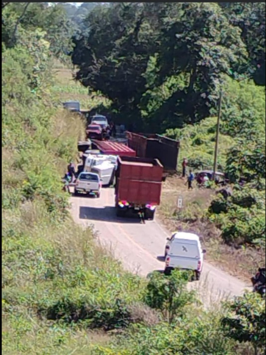 El accidente causó un embotellamiento El accidente causó un embotellamiento