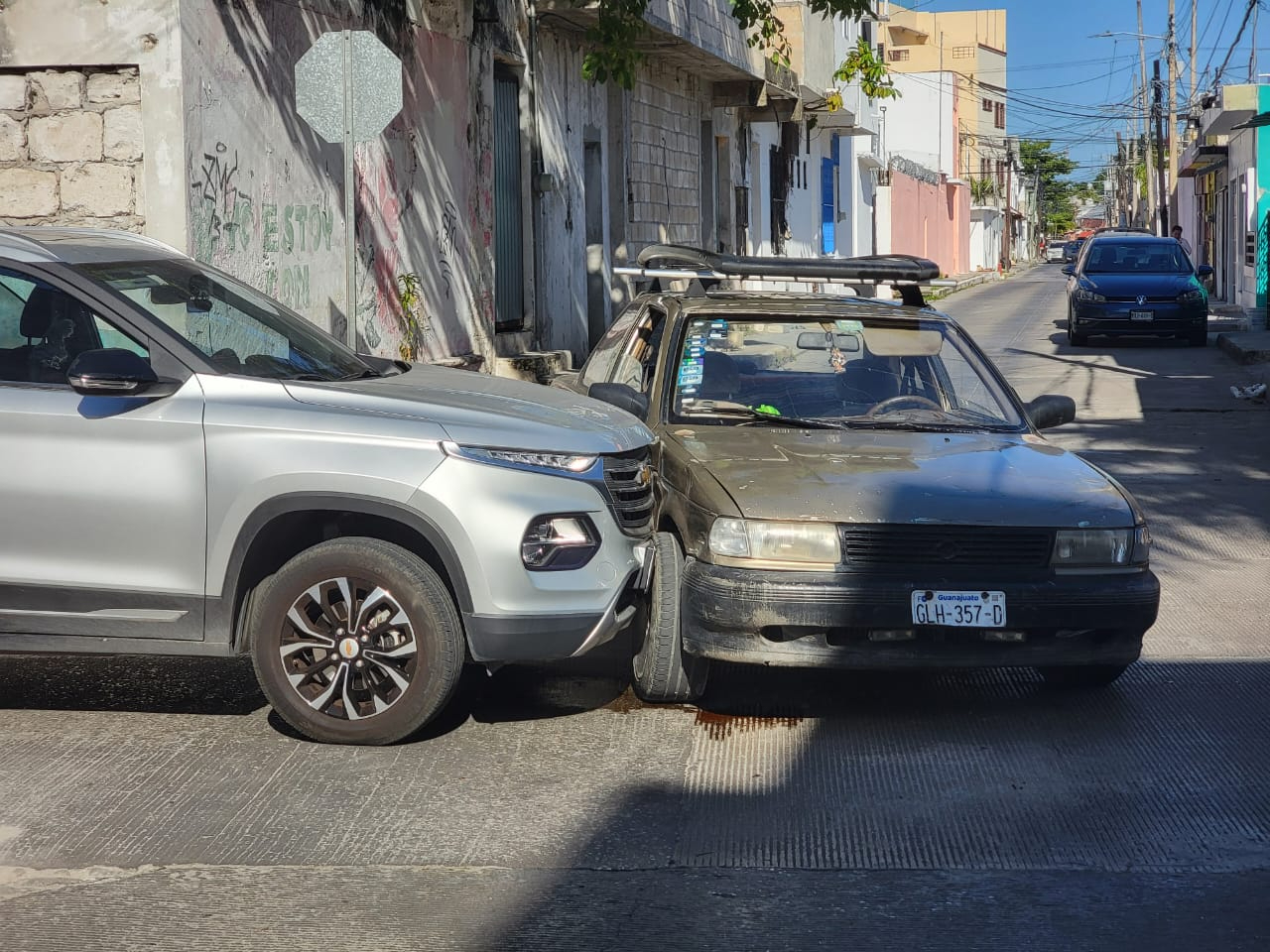 La conductora de un Nissan Tsuru generó un choque en la Colonia Centro al no respetar un disco de alto. La conductora de un Nissan Tsuru generó un choque en la Colonia Centro al no respetar un disco de alto.