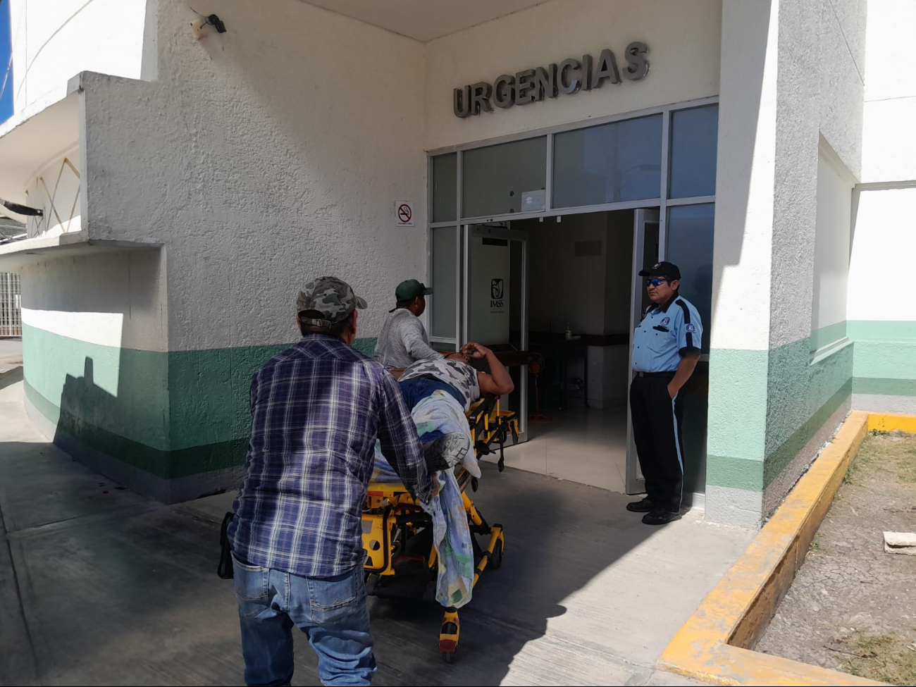 Perdió el conocimiento y fue auxiliado por sus compañeros, quienes llamaron a la ambulancia Perdió el conocimiento y fue auxiliado por sus compañeros, quienes llamaron a la ambulancia