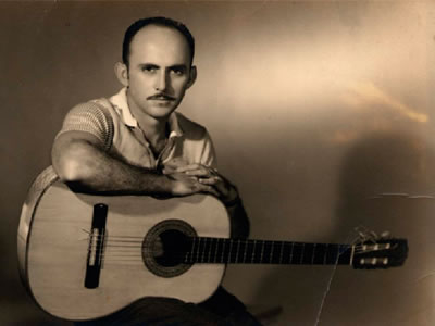 Juan Acereto, reconocido músico, quien aportó temas que contribuyeron a enriquecer la tradición bolerista de Yucatán Juan Acereto, reconocido músico, quien aportó temas que contribuyeron a enriquecer la tradición bolerista de Yucatán
