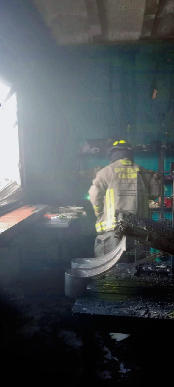 Los bomberos pudieron después identificar la causa del incedio. Los bomberos pudieron después identificar la causa del incedio.