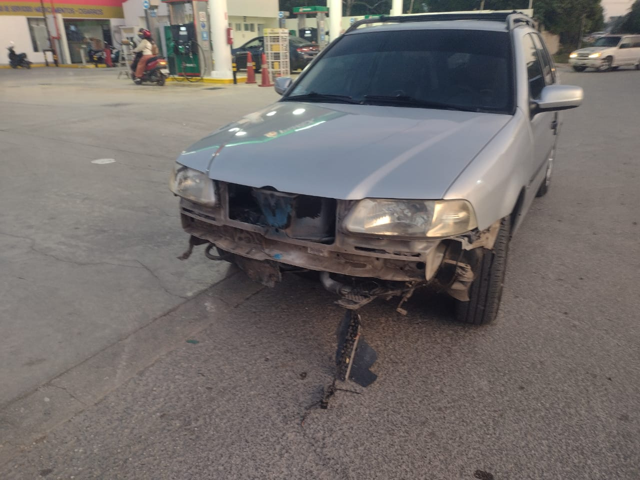 Pese a la magnitud del accidente entre ambos conductores, no se reportaron personas heridas Pese a la magnitud del accidente entre ambos conductores, no se reportaron personas heridas