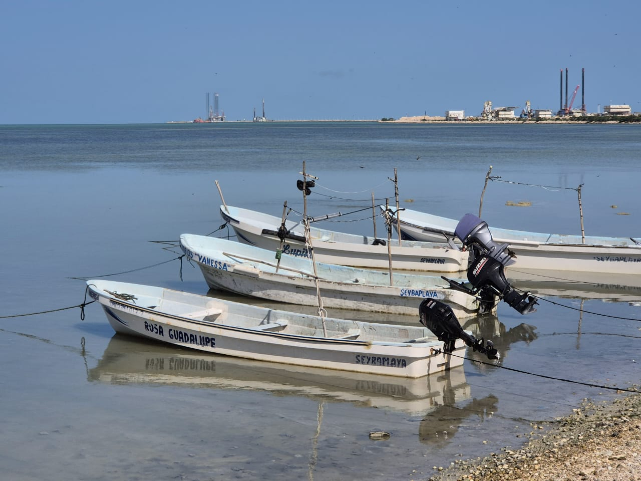 Un grupo de pescadores de Seybaplaya fue asaltado con armas largas en altamar