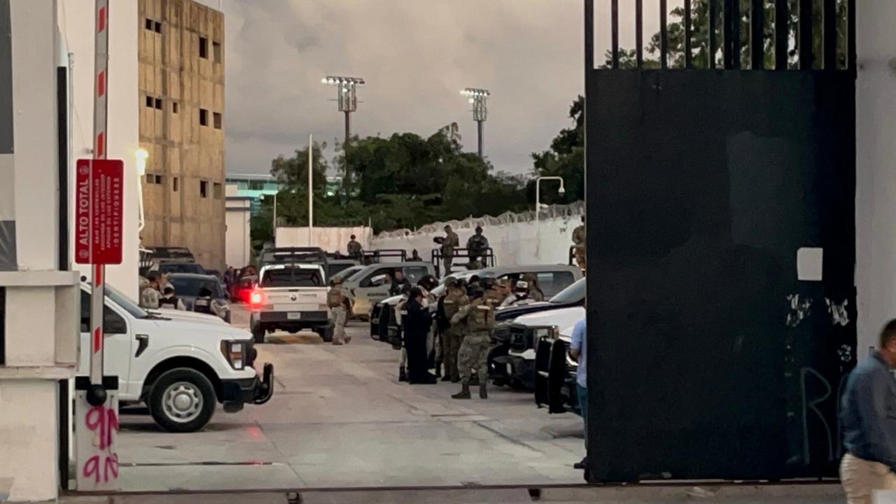 Una encuesta de Data México reveló que el 26.5 por ciento de los quintanarroenses siente desconfianza de la Policía Municipal Una encuesta de Data México reveló que el 26.5 por ciento de los quintanarroenses siente desconfianza de la Policía Municipal