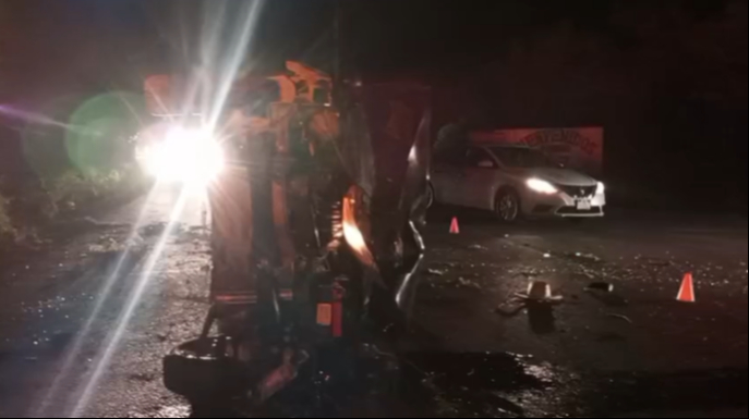 Impresionante volcadura deja vehículo destrozado Impresionante volcadura deja vehículo destrozado