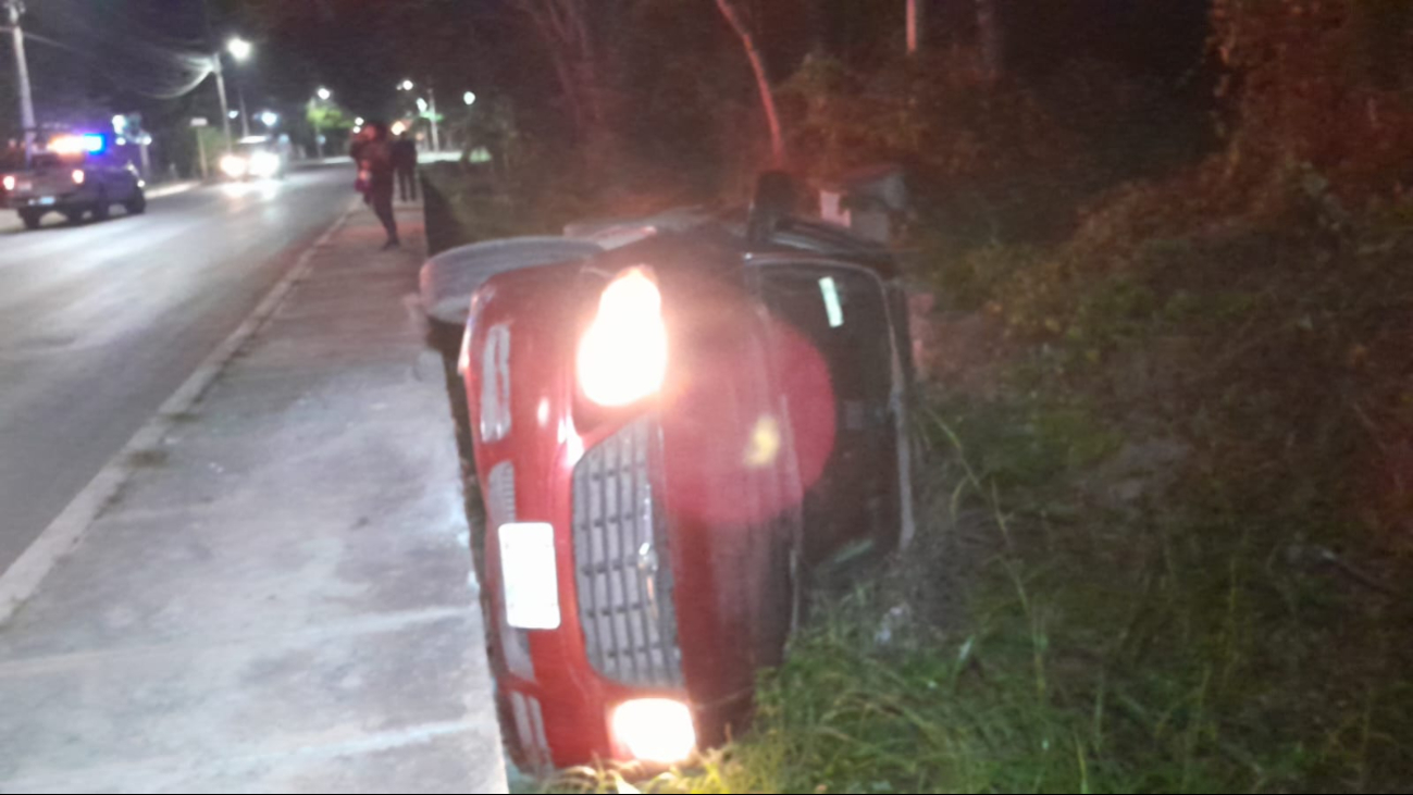 Los ocupantes del vehículo, un reconocido panadero y su esposa, solo sufrieron golpes leves Los ocupantes del vehículo, un reconocido panadero y su esposa, solo sufrieron golpes leves