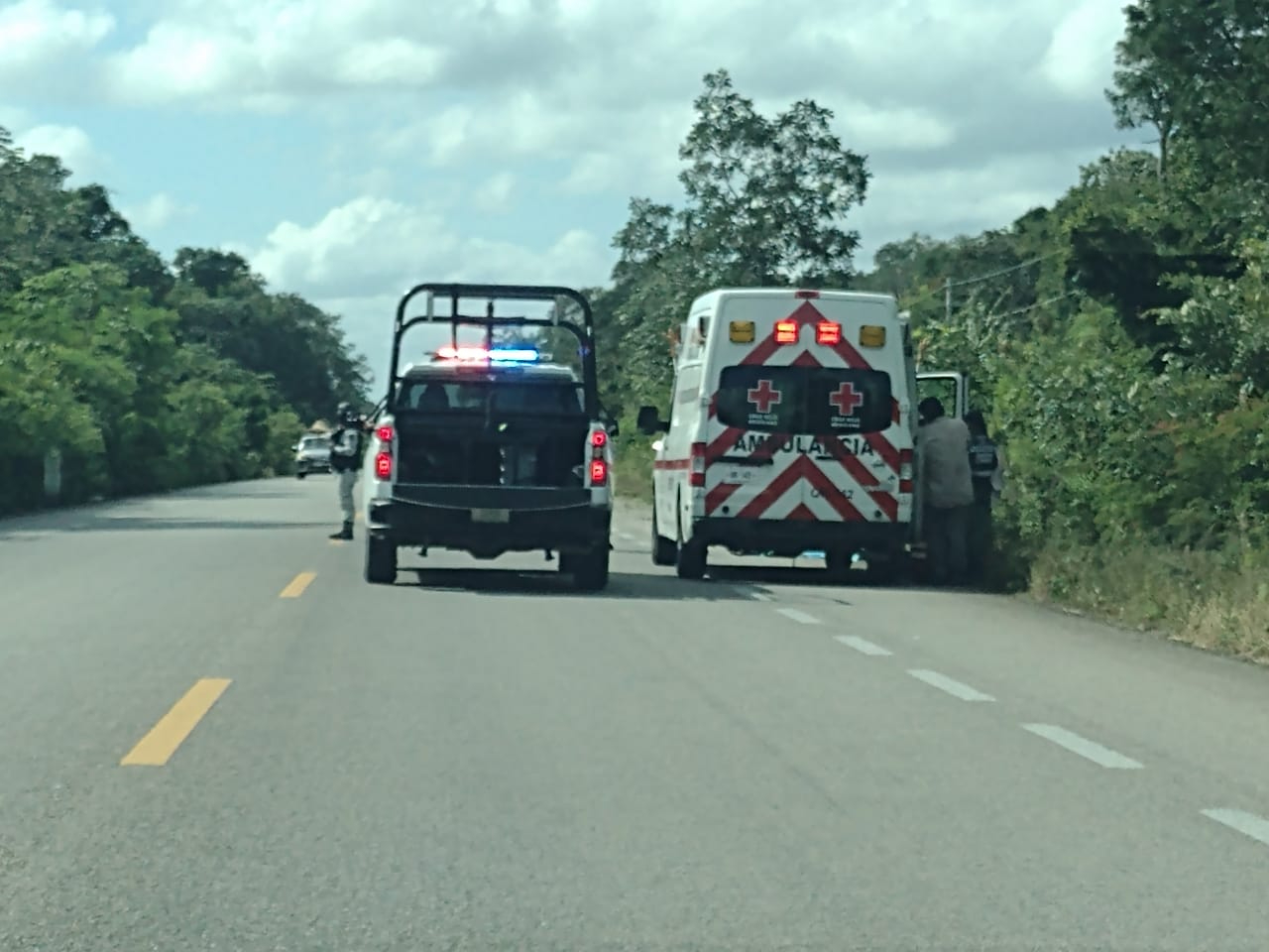 Un accidente carretero en la carretera 307 dejó dos muertos y dos lesionados al volcarse una camioneta de la Comisión de Agua Potable y Alcantarillado Un accidente carretero en la carretera 307 dejó dos muertos y dos lesionados al volcarse una camioneta de la Comisión de Agua Potable y Alcantarillado