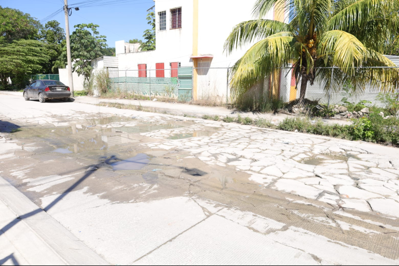 Siguen denuncias por baches