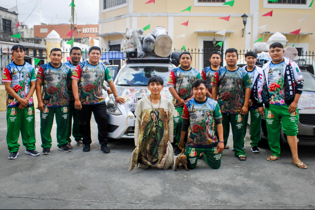 Decenas de fieles y antorchistas llegan al santuario guadalupano, en el barrio de San Cristóbal Decenas de fieles y antorchistas llegan al santuario guadalupano, en el barrio de San Cristóbal