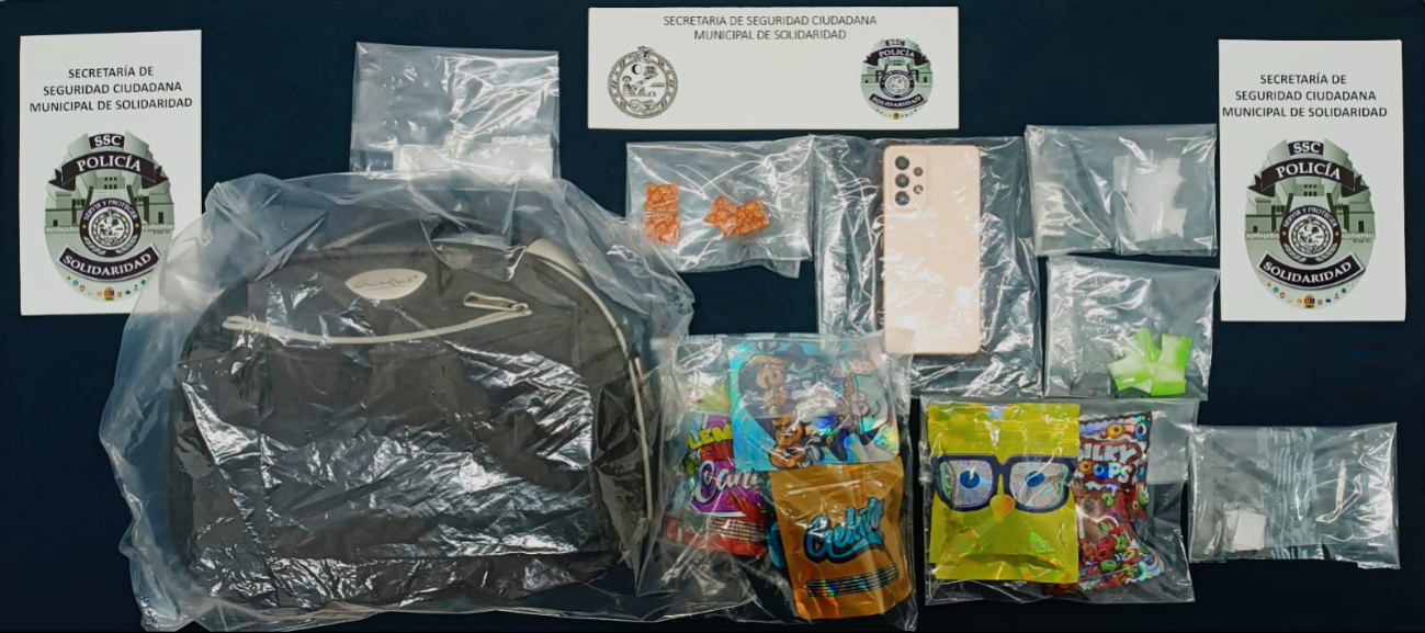 Los narcóticos fueron encontrados en el interior del auto Los narcóticos fueron encontrados en el interior del auto