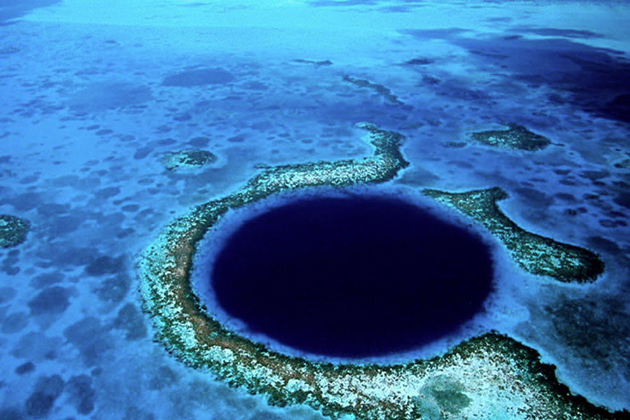 América Latina alberga dos de los agujeros azules más impresionantes del mundo: el Gran Agujero Azul en Belice y el Taam Ja’ en México