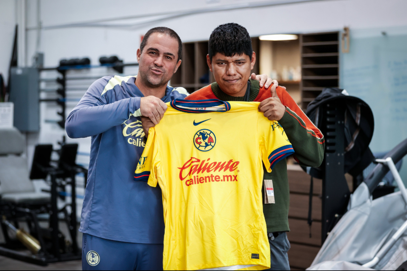 Club América regala playera a Jorge, joven que fue burla en redes sociales