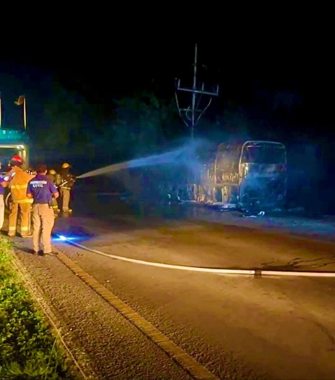 El cuerpo de bomberos apagó exitosamente el fuego; no se reportaron heridos ni fallecidos El cuerpo de bomberos apagó exitosamente el fuego; no se reportaron heridos ni fallecidos