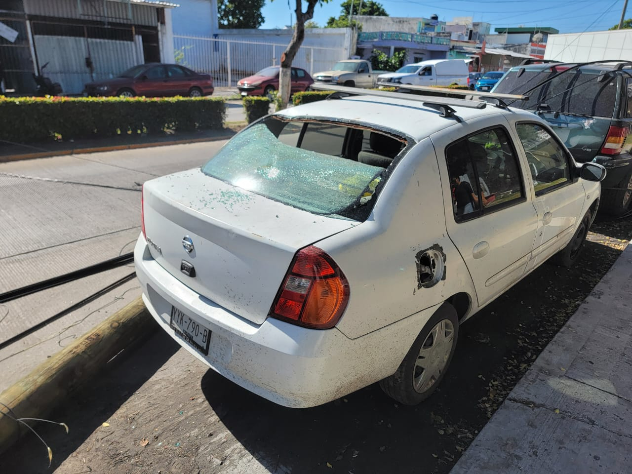 El incidente ocurrió en la calle 47 esquina con 20-A mientras realizaba maniobras con su tractocamión Kenworth El incidente ocurrió en la calle 47 esquina con 20-A mientras realizaba maniobras con su tractocamión Kenworth