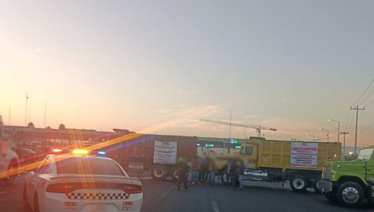 Los manifestantes exigen el pago de trabajos realizados como parte de las obras del Tren Maya Los manifestantes exigen el pago de trabajos realizados como parte de las obras del Tren Maya