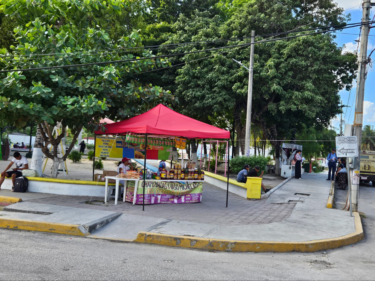 Los negocios establecidos deben cumplir con la licencia de funcionamiento y pagos municipales Los negocios establecidos deben cumplir con la licencia de funcionamiento y pagos municipales