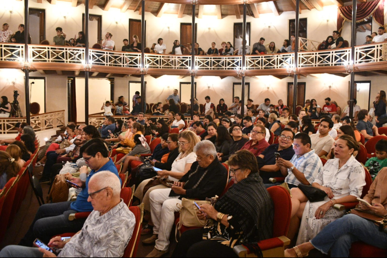 Los palcos llenos y el entusiasmo de los campechanos resaltaron antes y durante las actividades Los palcos llenos y el entusiasmo de los campechanos resaltaron antes y durante las actividades