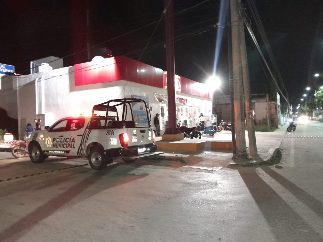 Resultó ser una agresión verbal y física a una cajera, y el agresor huyó del lugar Resultó ser una agresión verbal y física a una cajera, y el agresor huyó del lugar