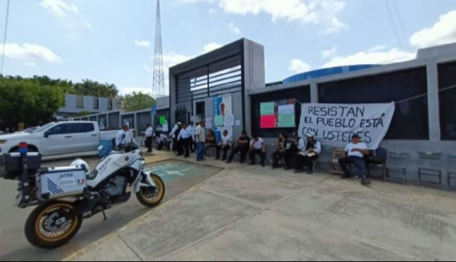 Paro de policías lleva más de 3 meses Paro de policías lleva más de 3 meses