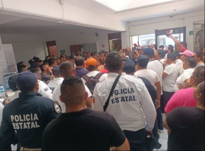 Diputados se reunieron con policías Diputados se reunieron con policías