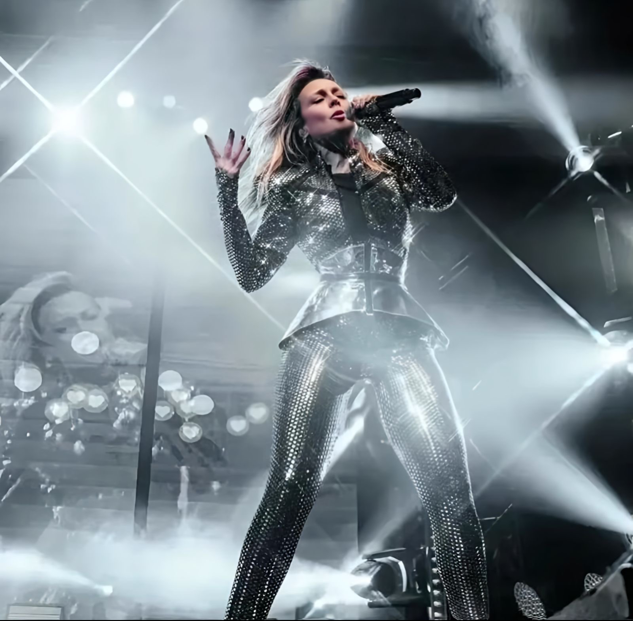 Fey vuelve a los escenarios tras 27 años de su éxito 'Azúcar Amargo' / X: officialfey Fey vuelve a los escenarios tras 27 años de su éxito 'Azúcar Amargo' / X: officialfey