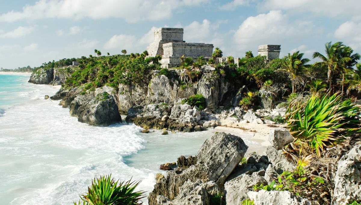 En la famosa zona arqueológica de Tulum es posible admirar las aguas del Mar Caribe En la famosa zona arqueológica de Tulum es posible admirar las aguas del Mar Caribe