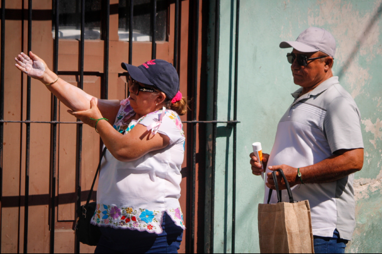 Lo que no debes hacer al salir con el intenso calor  en Campeche