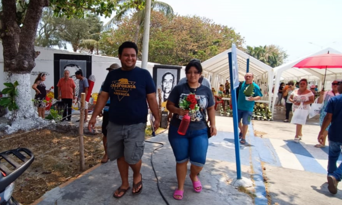 En Ciudad del Carmen, cientos acuden al panteón por el Día de las Madres  