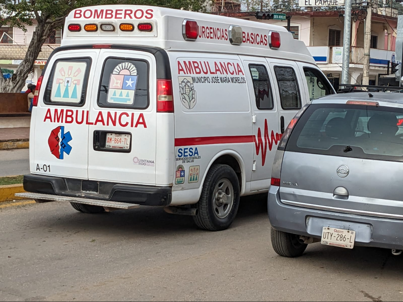 El policía fue enviado en ambulancia a José María Morelos El policía fue enviado en ambulancia a José María Morelos